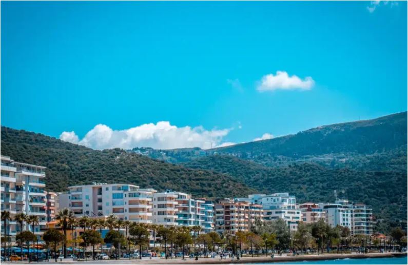 Tatimet në Vlorë dhe Sarandë, penalizime për agjencitë imobiliare dhe ndërtimin